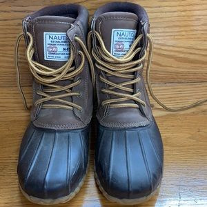 Nautical winter boots